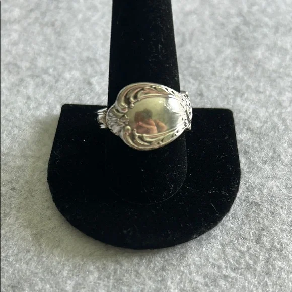 Oneida Stainless Steel Vintage-Inspired Thumb Ring - Picture 3 of 16